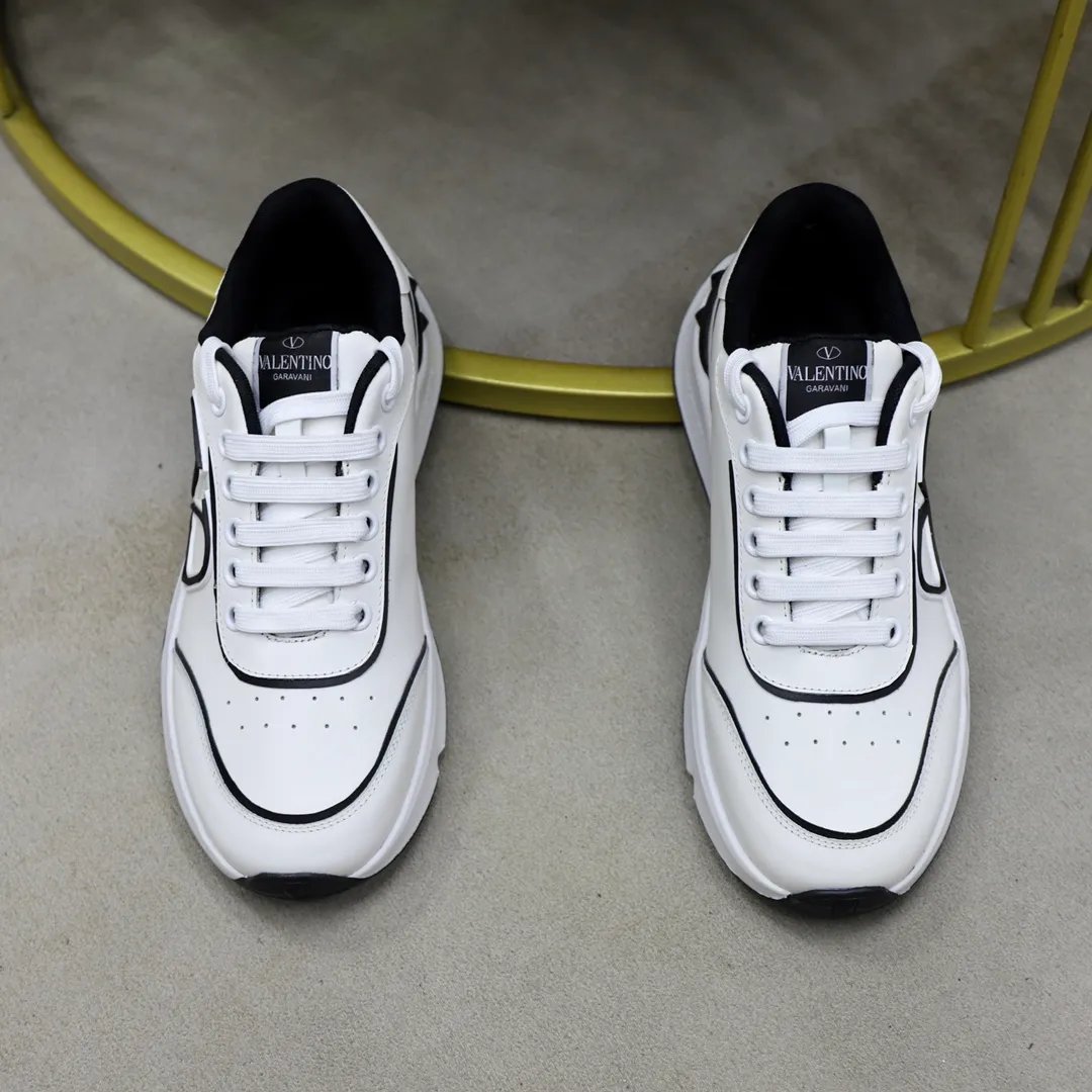 Men's shoes 💰480💰VALENTINO/Valentino 2024s men's latest low-top thick-soled sports shoes are shipped. Made with heavy industry, men's fine casual sports shoes, versatile style. Original leather, rubber lines embellished with geometric segmented uppers, hand-sewn, novel and fashionable, rubber soles with rivet details on the front and back, VALENTINO GARAVANI LOGO printed on the side, and Valentino decorative inlay on the tongue. Garavani Logo, comfortable, breathable and durable! Comes with full original packaging! Code number: 38-39-40-41-42-43-44 (45 can be customized)